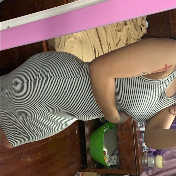 Stripe maxi dress size medium - Picture 2 of 5